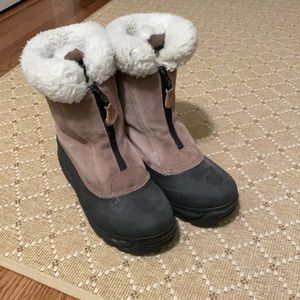 Taupe Polaris Snow Boots. Size 8.